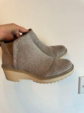 TOMS Womens Casual zip-up Wedge Boot in Taupe